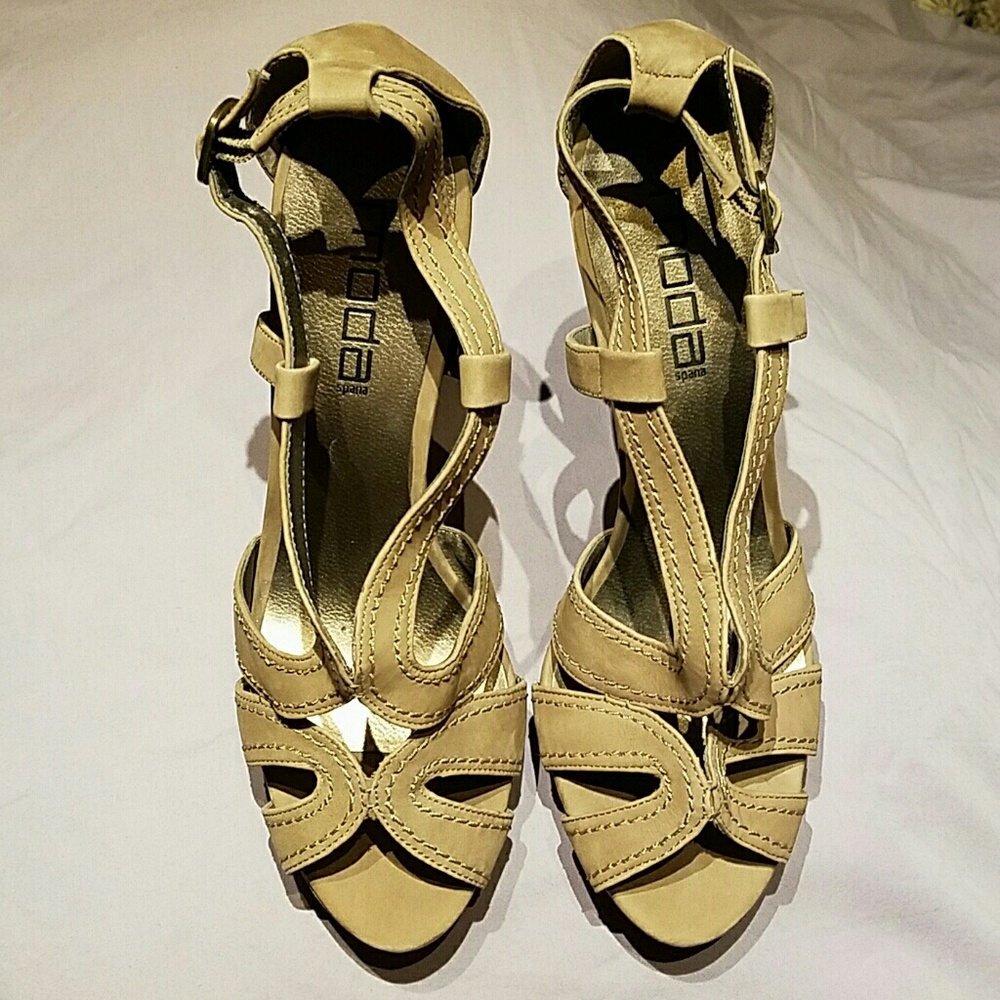 Moda Spana high, strappy heels